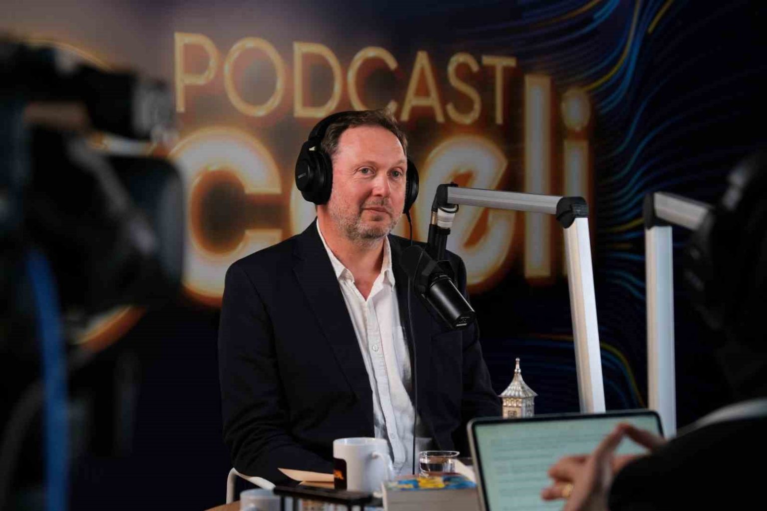 ingiliz-yazardan-duygusal-mesaj-cocuklar-baris-icinde-buyumeli