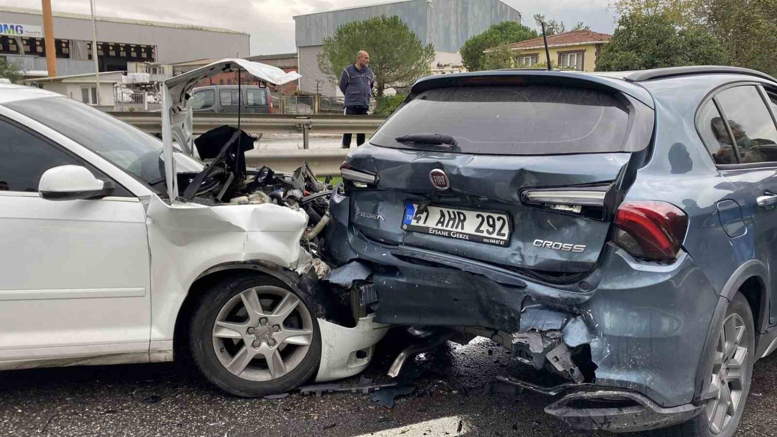 kocaelide-5-aracli-zincirleme-kaza-1i-cocuk-5-yarali