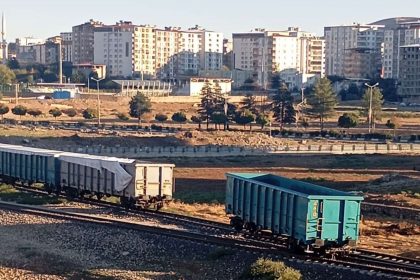 kurtalanda-tren-vagonu-raydan-cikti