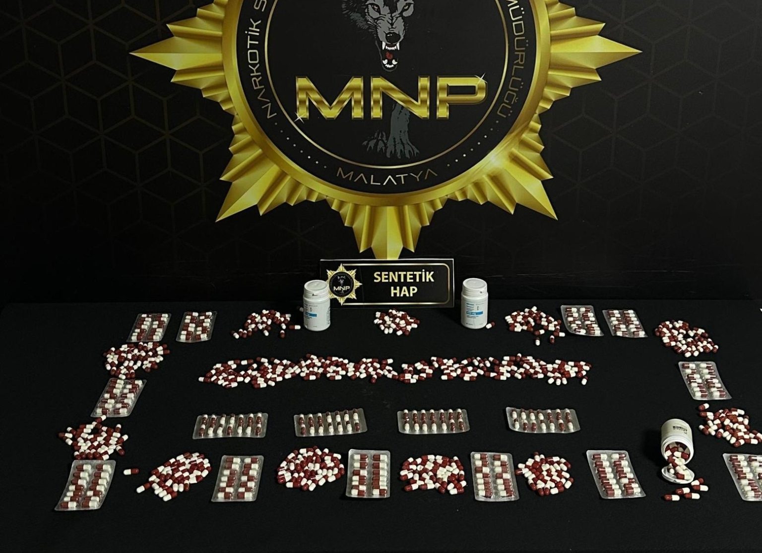 malatyada-898-adet-uyusturucu-hap-ele-gecirildi-2-gozalti