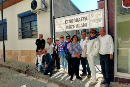 manisa-lisesi-mezunlarindan-sader-muzesine-yogun-ilgi