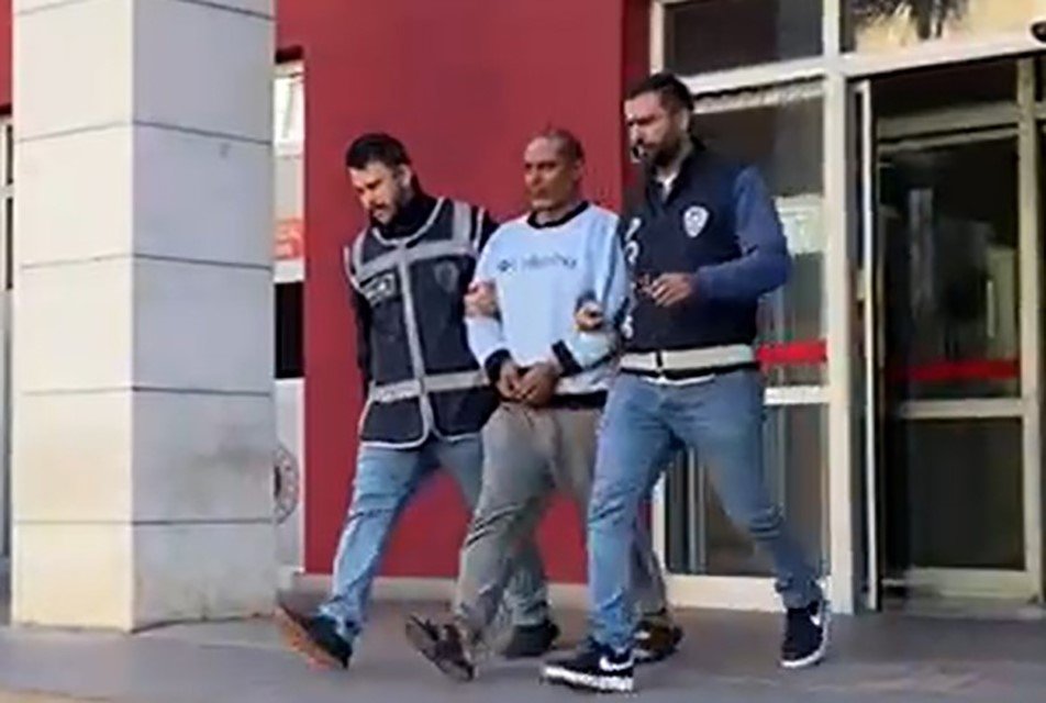 manisada-ayrilmak-isteyen-esini-tufekle-olduren-zanli-tutuklandi