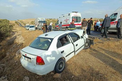 mardinde-iki-otomobil-carpisti-4-yarali