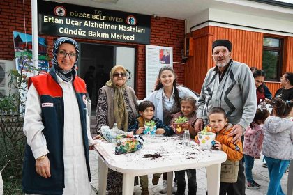 minikler-ve-buyukler-marul-fidesi-dikti