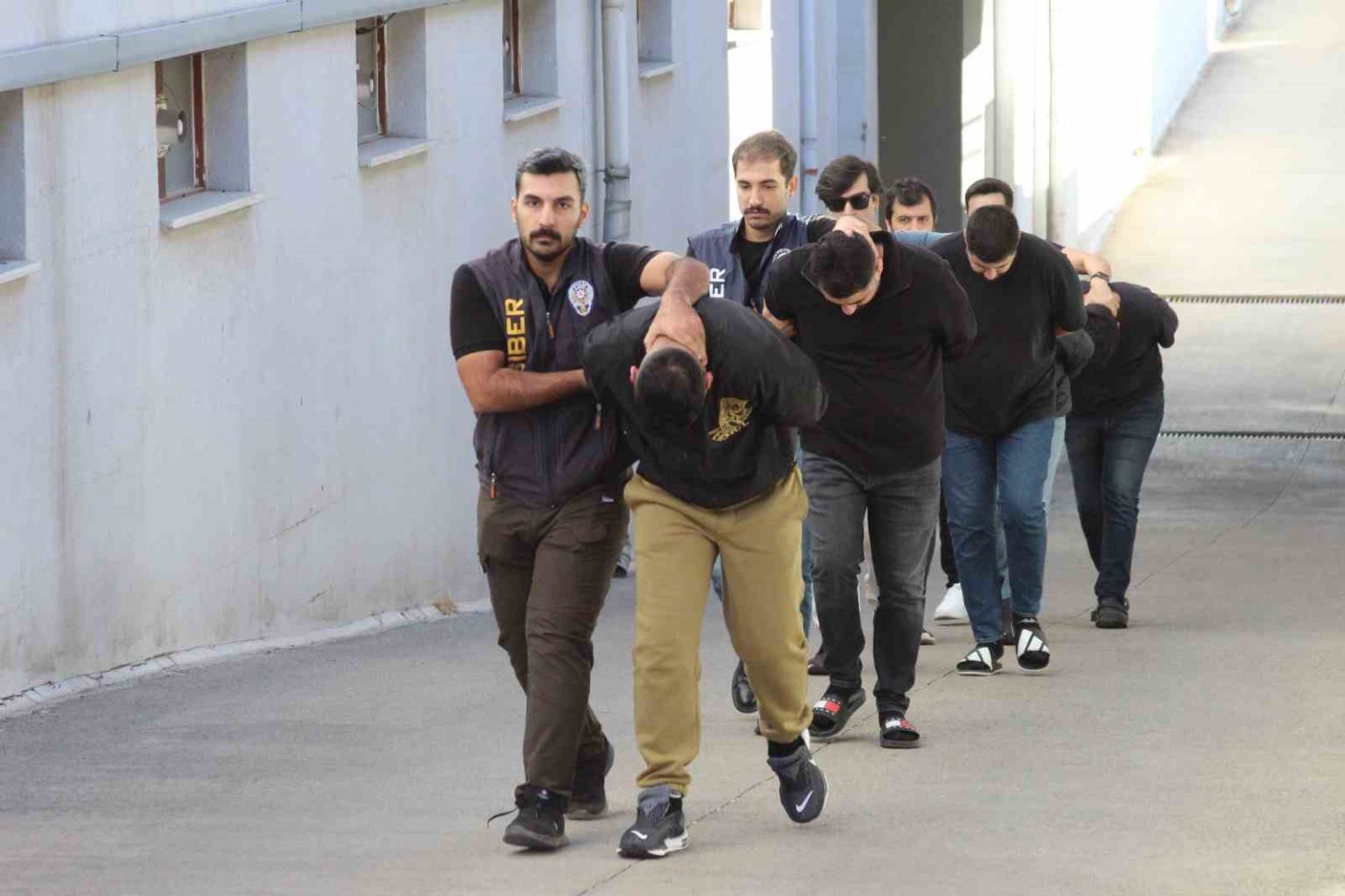 otomobil-ilaniyla-1-milyon-liralik-dolandiricilik-6-tutuklama