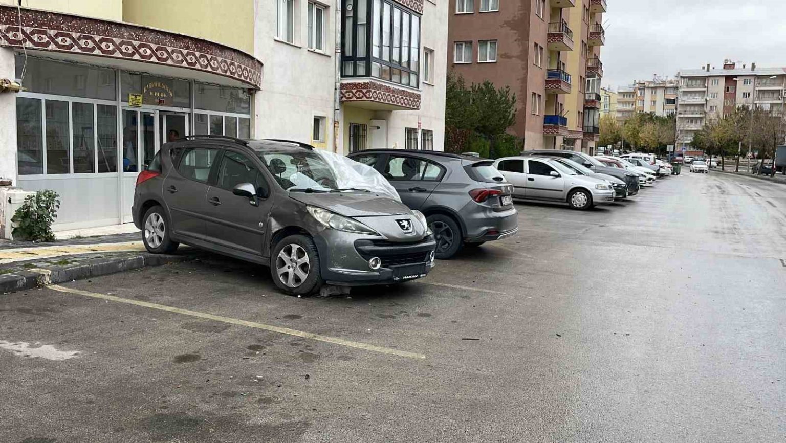 otomobil-kontrolden-cikti-5-araca-carparak-durabildi