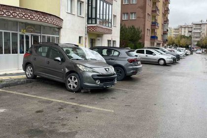 otomobil-kontrolden-cikti-5-araca-carparak-durabildi