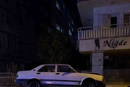 otomobil-trafoya-cikti-surucu-yara-almadan-kurtuldu