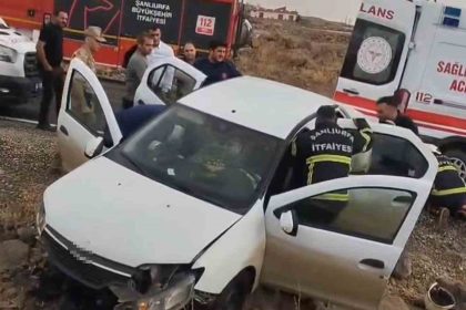 sanliurfada-otomobil-kayaliklara-carpti-3-yarali