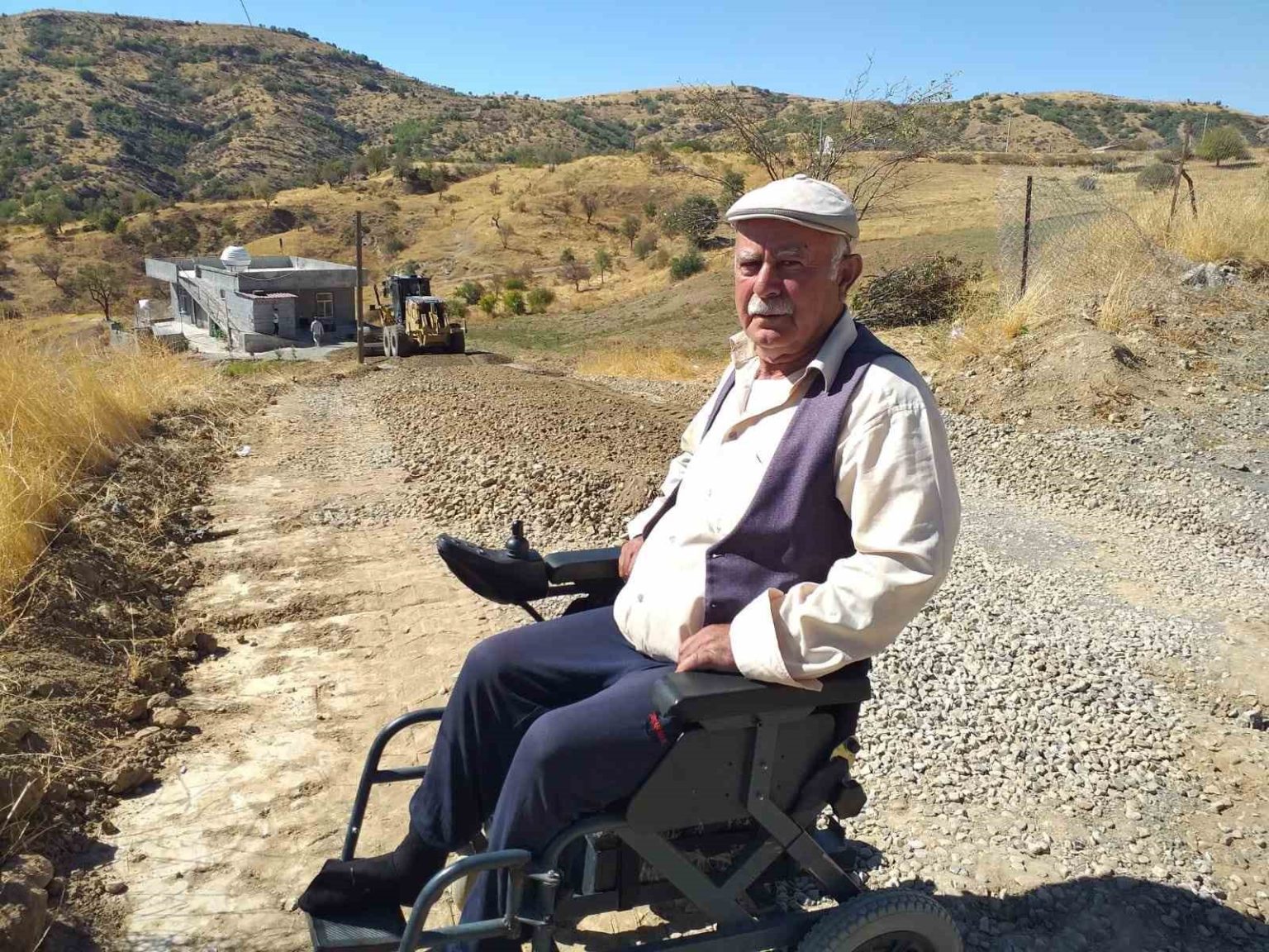 siirtte-engelli-vatandas-icin-bozuk-olan-yol-duzeltildi