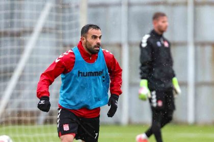 sivasspor-saganak-altinda-calisti