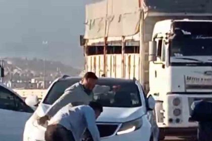 sokak-ortasinda-olduresiye-dayak-kamerada