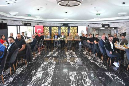 vali-karakaya-basinla-bir-araya-geldi