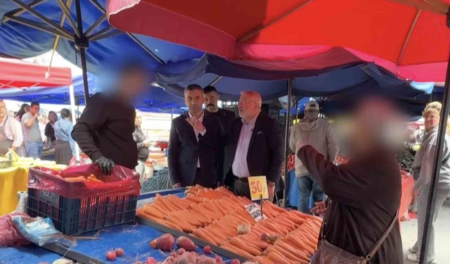 vatandas-sikayet-etti-kayitsiz-kalmayan-belediye-baskani-pazarcilara-sert-tepki-gosterdi