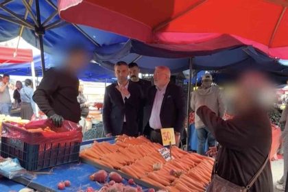 vatandas-sikayet-etti-kayitsiz-kalmayan-belediye-baskani-pazarcilara-sert-tepki-gosterdi