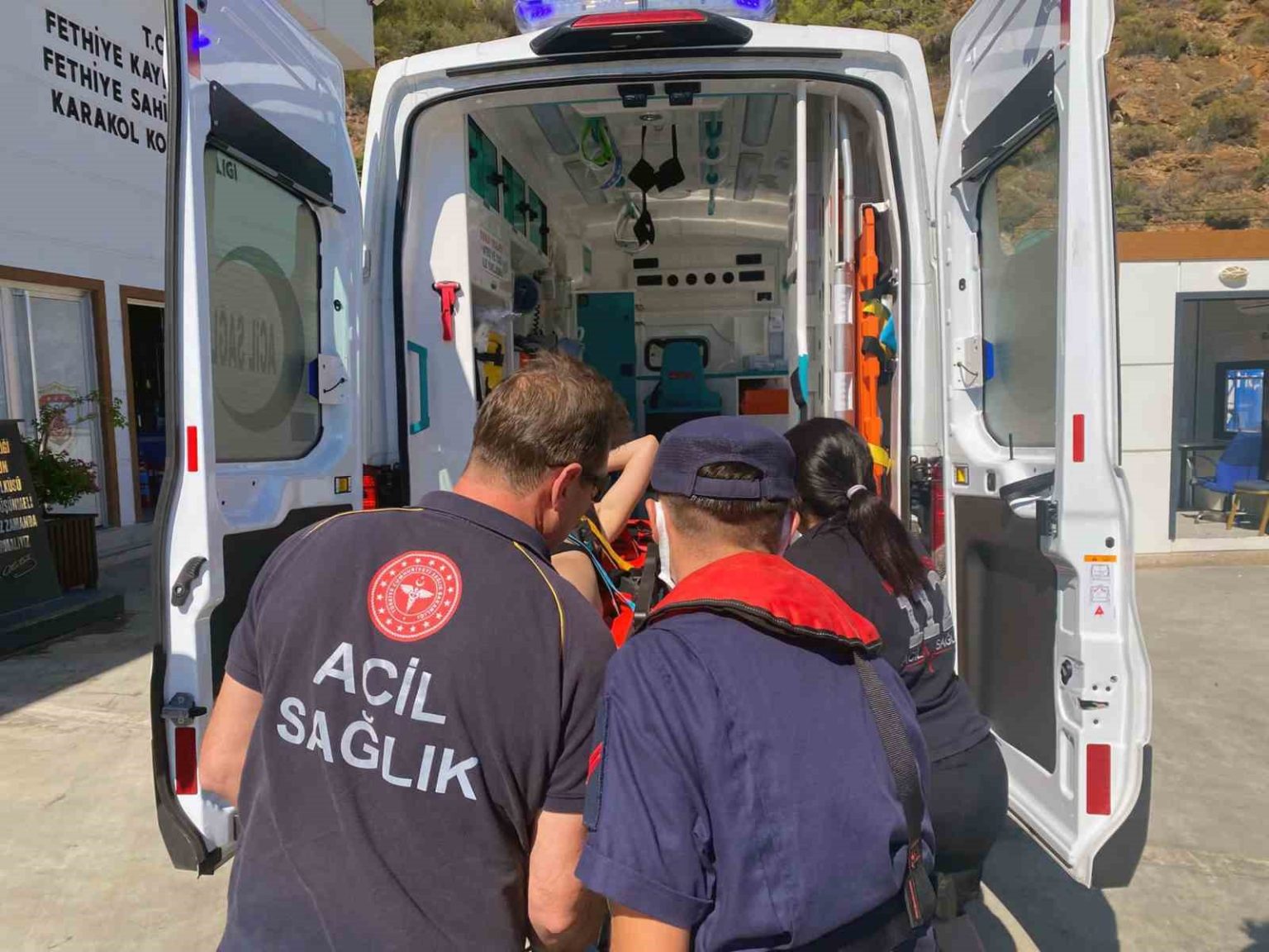 yatta-yaralanan-vatandasa-sahil-guvenlikten-tibbi-tahliye