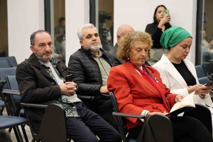 yerel-yazar-ve-sairler-fuarda-sahneye-cikti