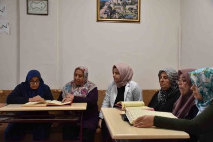 70-yasinda-kuran-i-kerim-okumayi-ogrendi