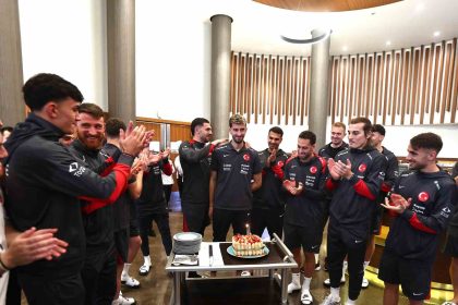 a-milli-takimda-atakan-karazorun-dogum-gunu-kutlandi