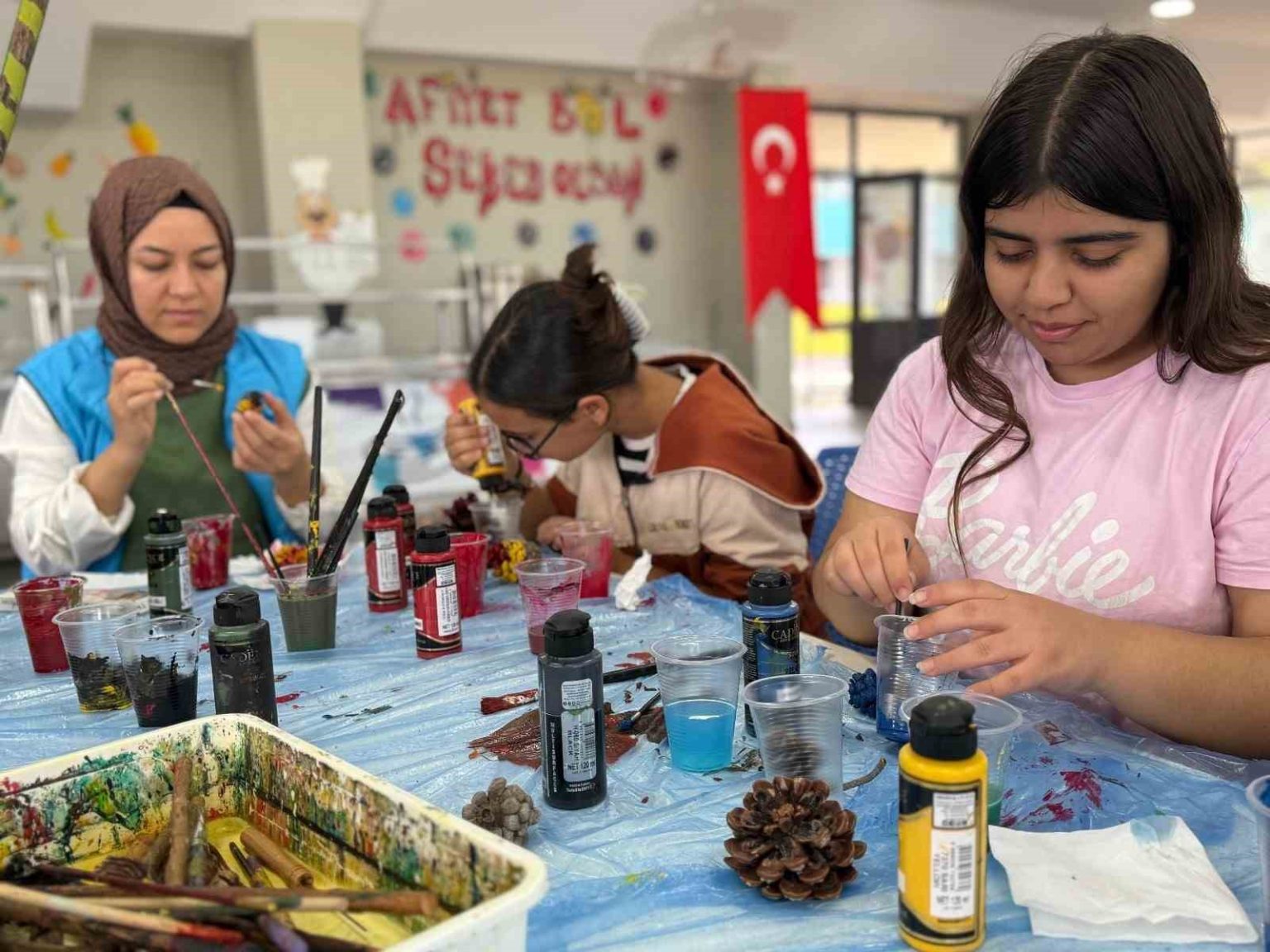 akdeniz-belediyesinden-anneler-ve-kizlarina-kamp-surprizi