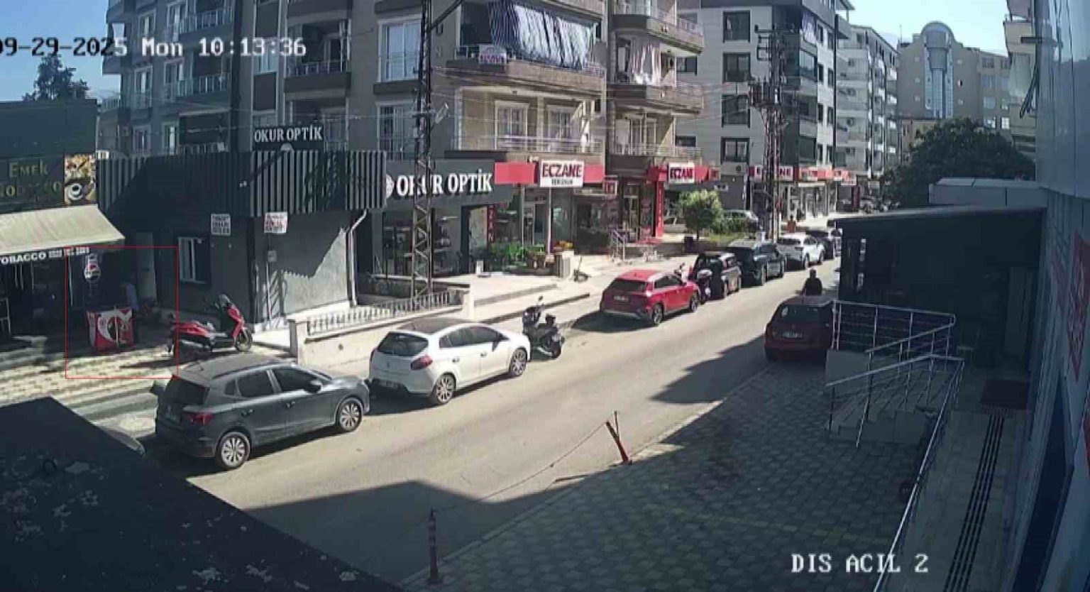 alisveris-yaparcasina-7-bin-tllik-dondurma-calan-hirsiz-yakalandi