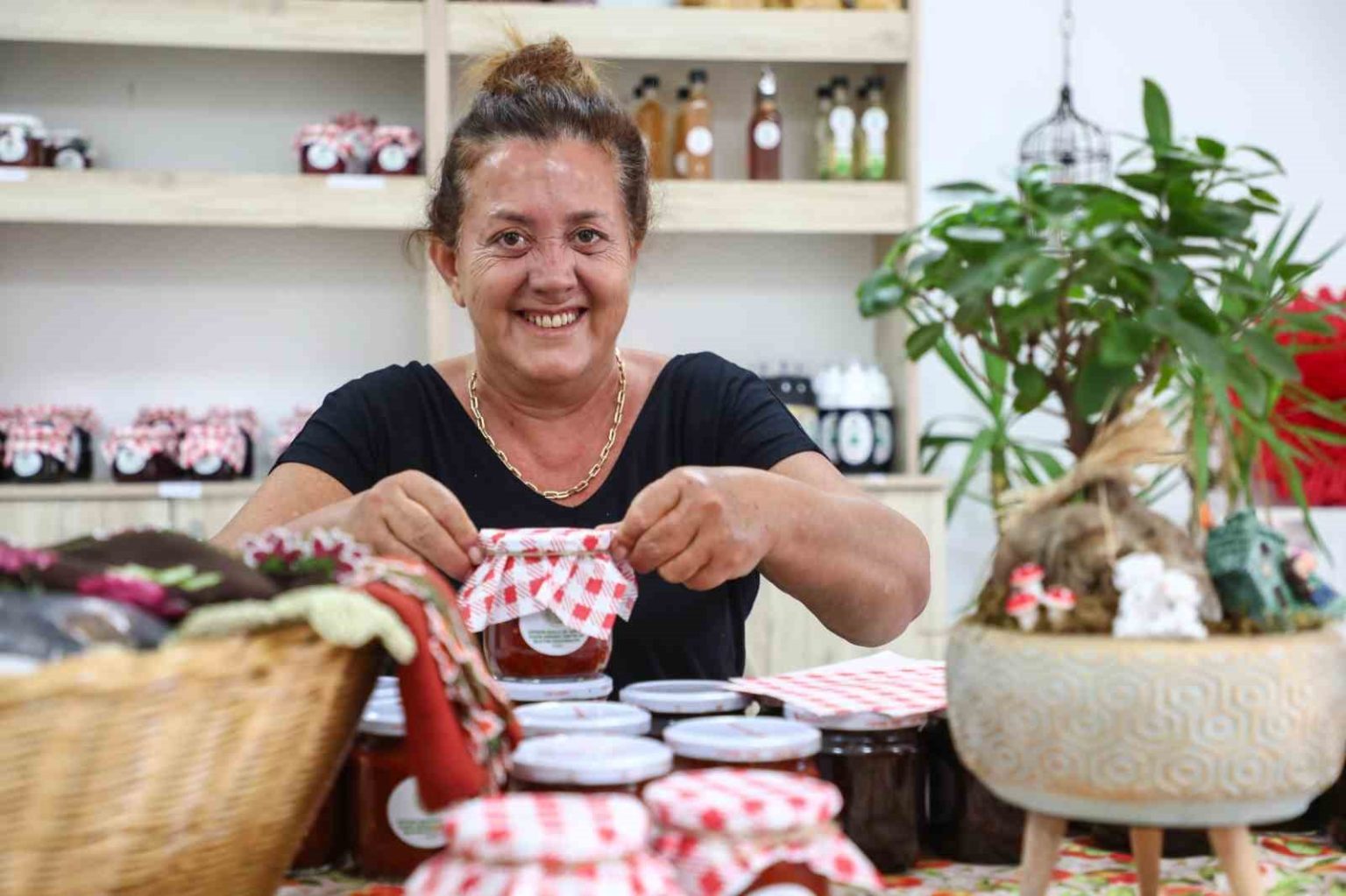 antalyada-kadin-kooperatiflerinde-kis-hazirligi-basladi