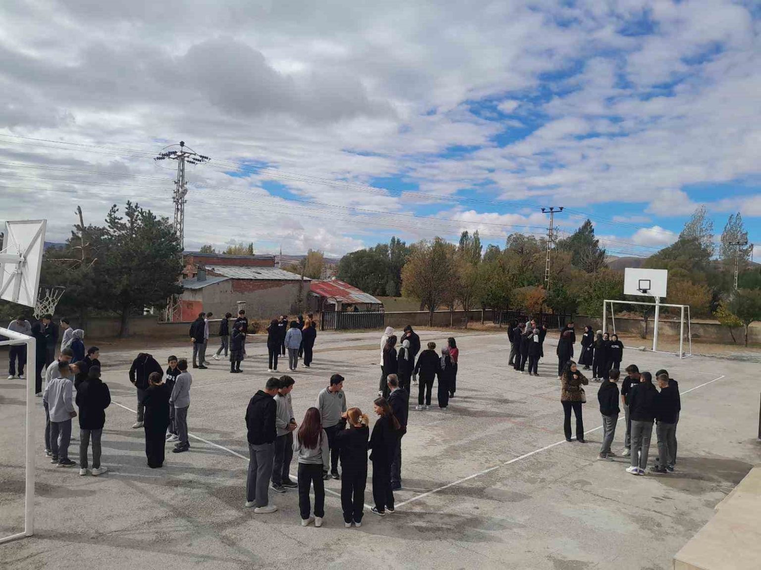 aydintepedeki-tum-okullarda-tahliye-tatbikati-yapildi