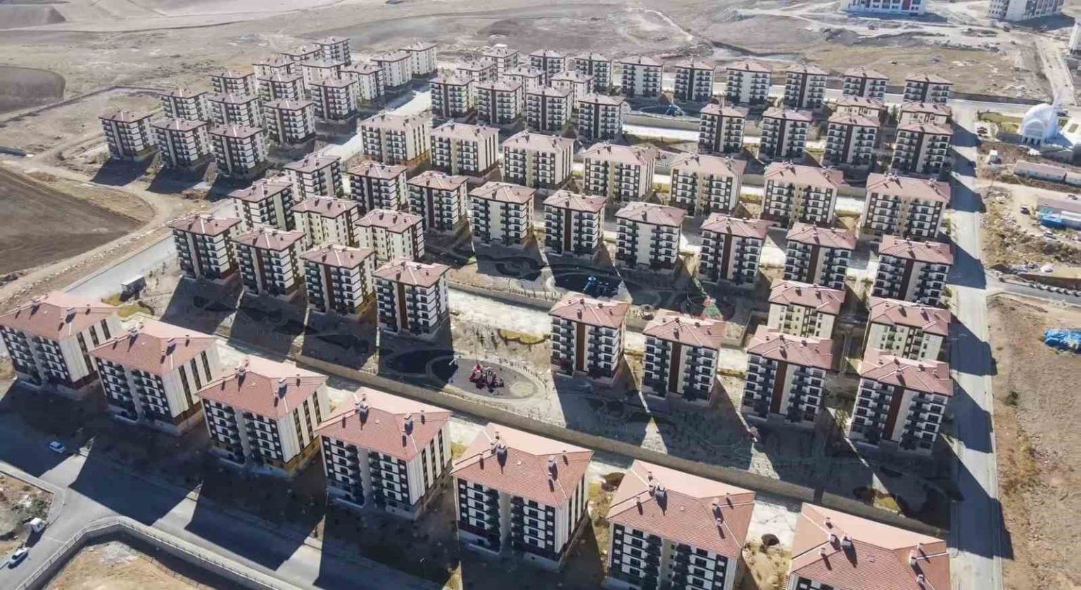 baskan-albayraktan-tokiye-yer-tahsisi-yapmayan-chpli-belediyelere-tepki