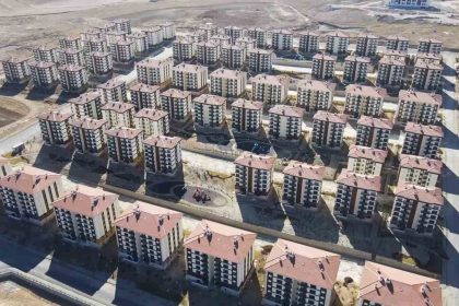 baskan-albayraktan-tokiye-yer-tahsisi-yapmayan-chpli-belediyelere-tepki