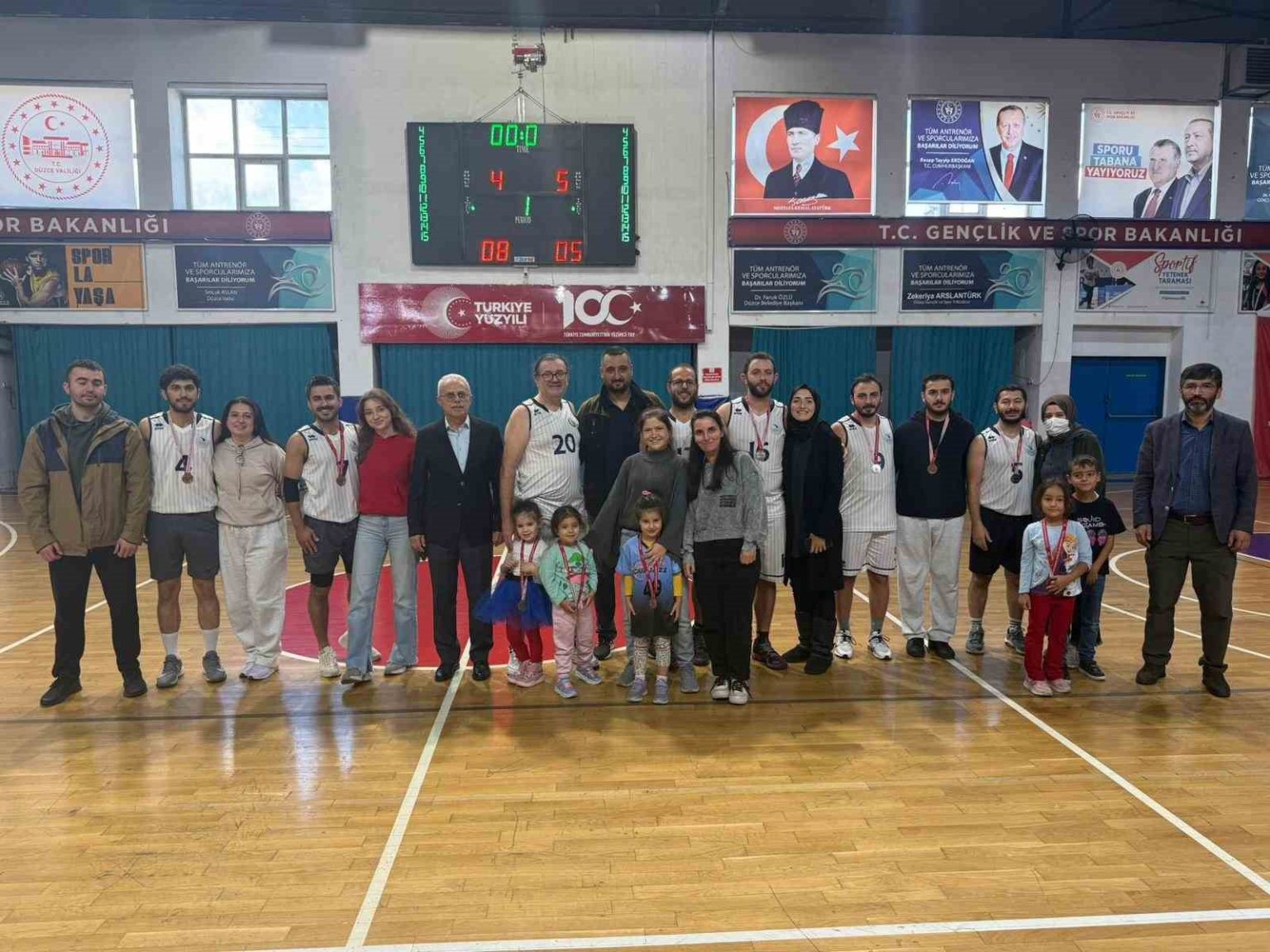 basketbolda-universitesi-sampiyon-oldu