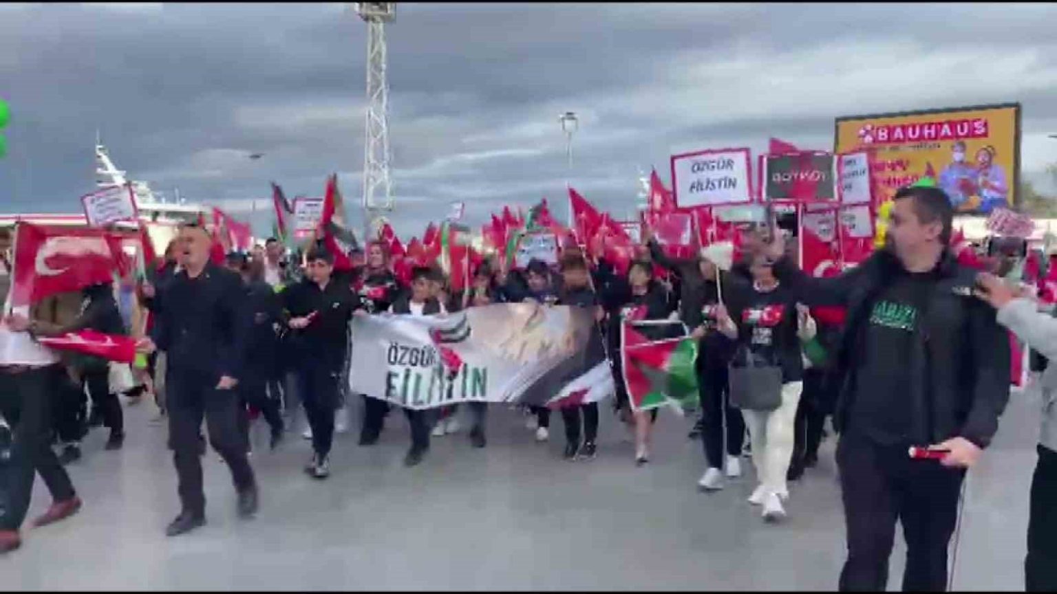 burgaz-genclik-derneginden-filistine-destek-yuruyusu