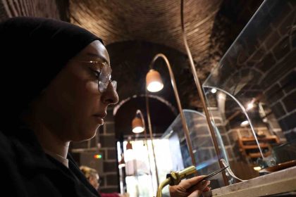 diyarbakir-surlarinda-hasirevi-projesi-hayata-gecirildi-binlerce-yillik-urunler-burada-kadinlarin-elinde-hayat-bulacak