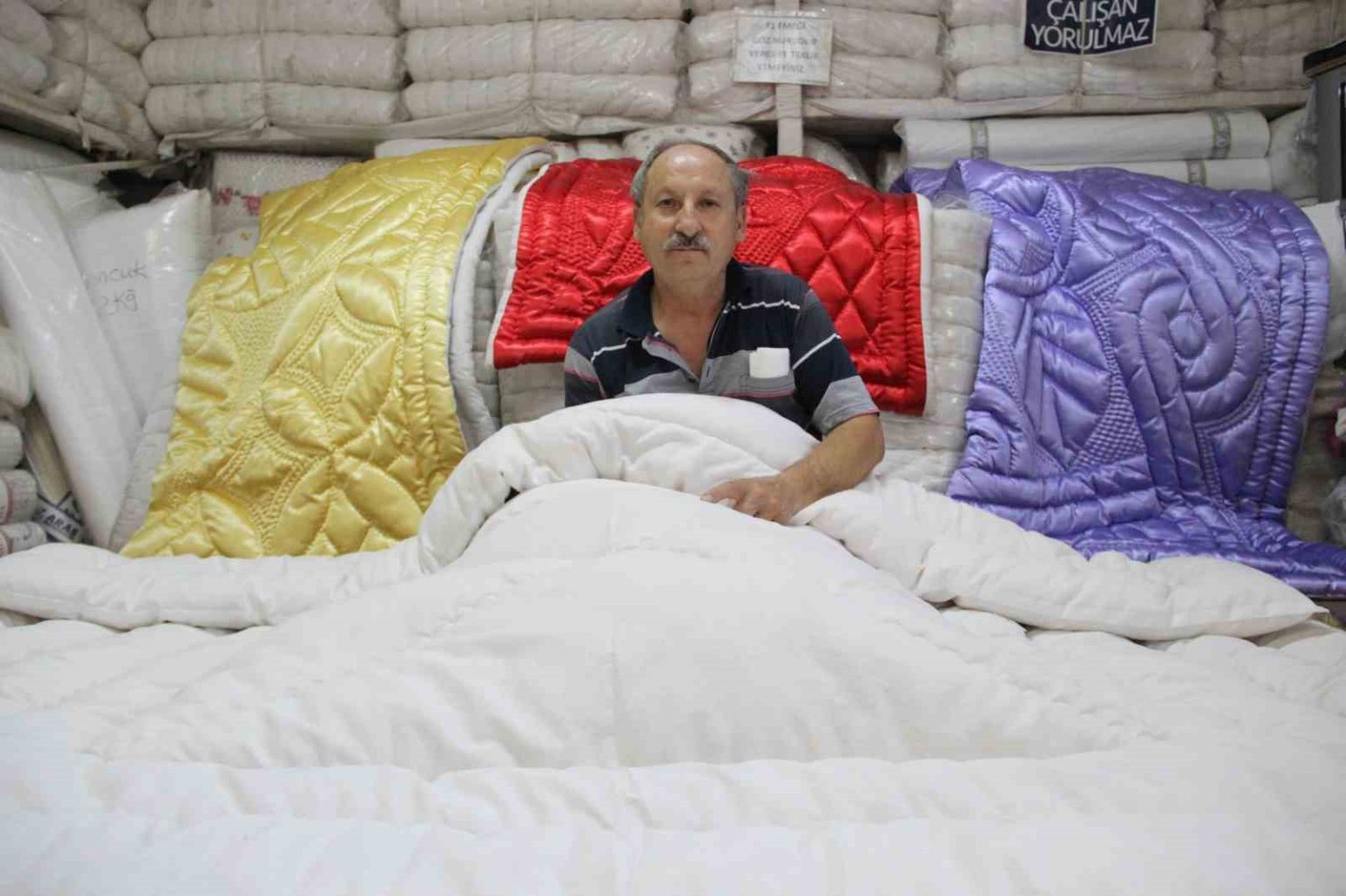 dolaplara-kaldirilan-yun-yataklara-ilgi-yeniden-artti-yorgancilar-randevu-sistemiyle-calismaya-basladi