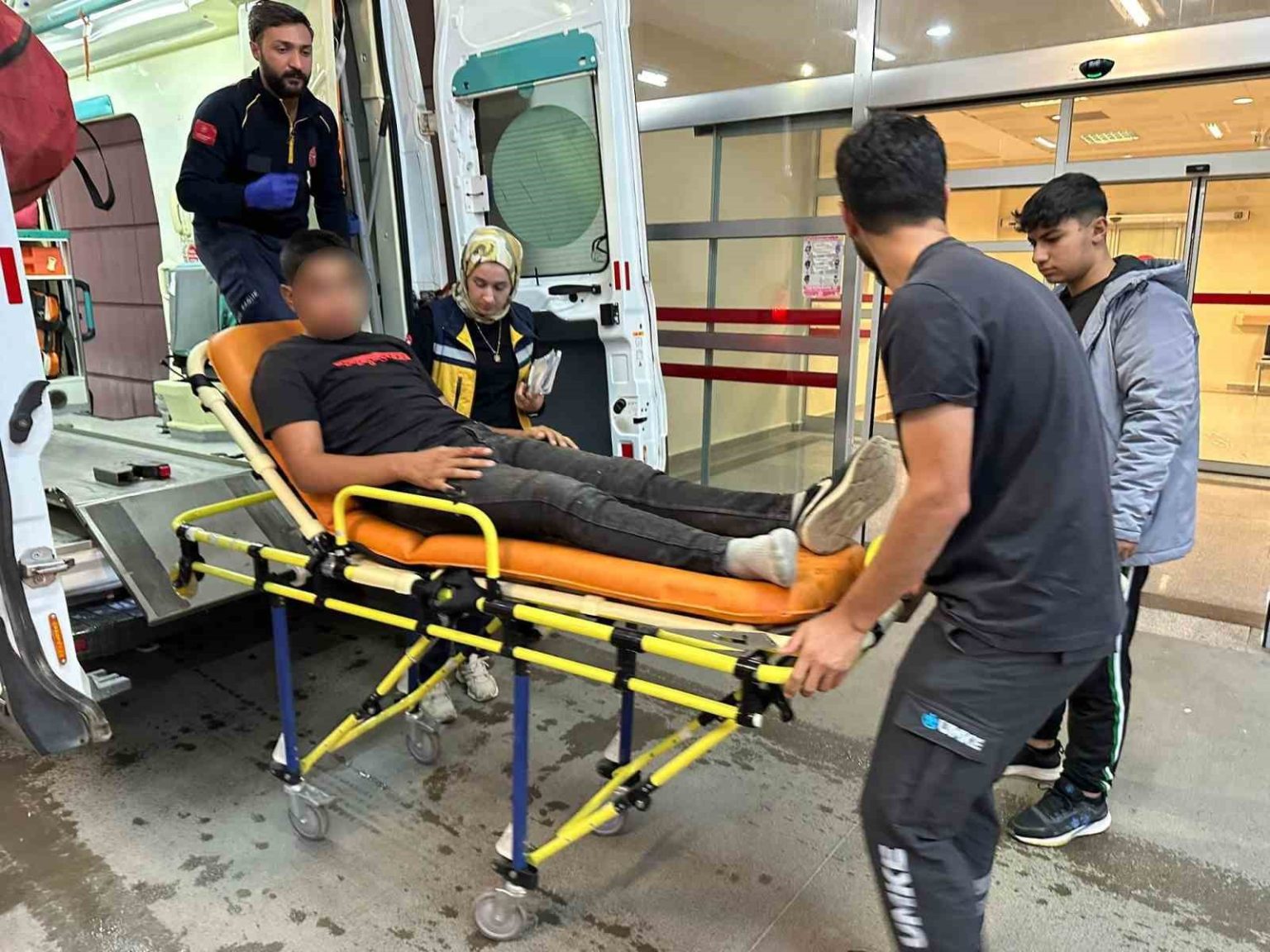 elektrikli-bisiklet-ile-motosiklet-carpisti-1-yarali