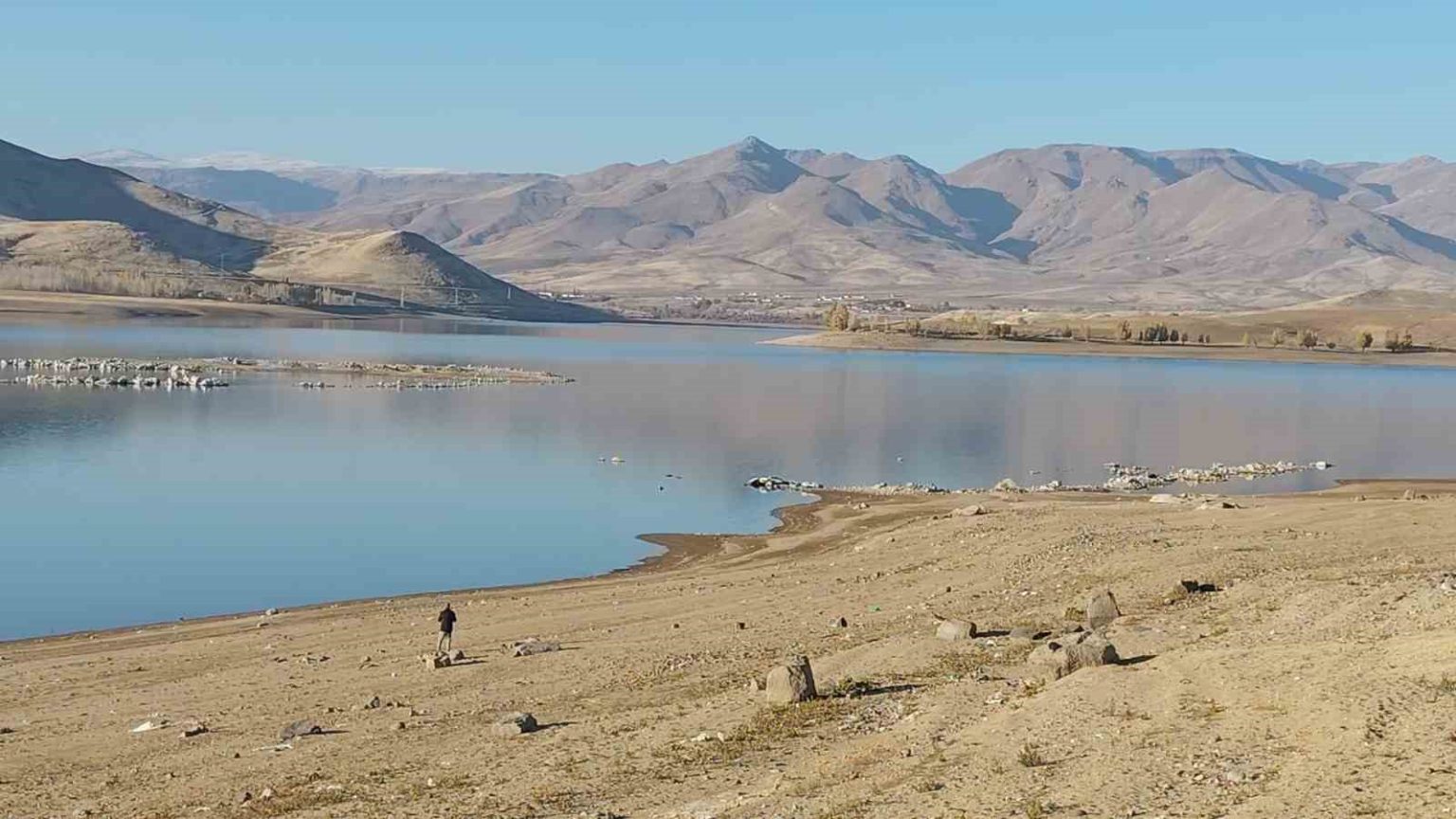 ercisteki-barajlari-kuraklik-vurdu-su-seviyesi-kritik-seviyelere-dustu