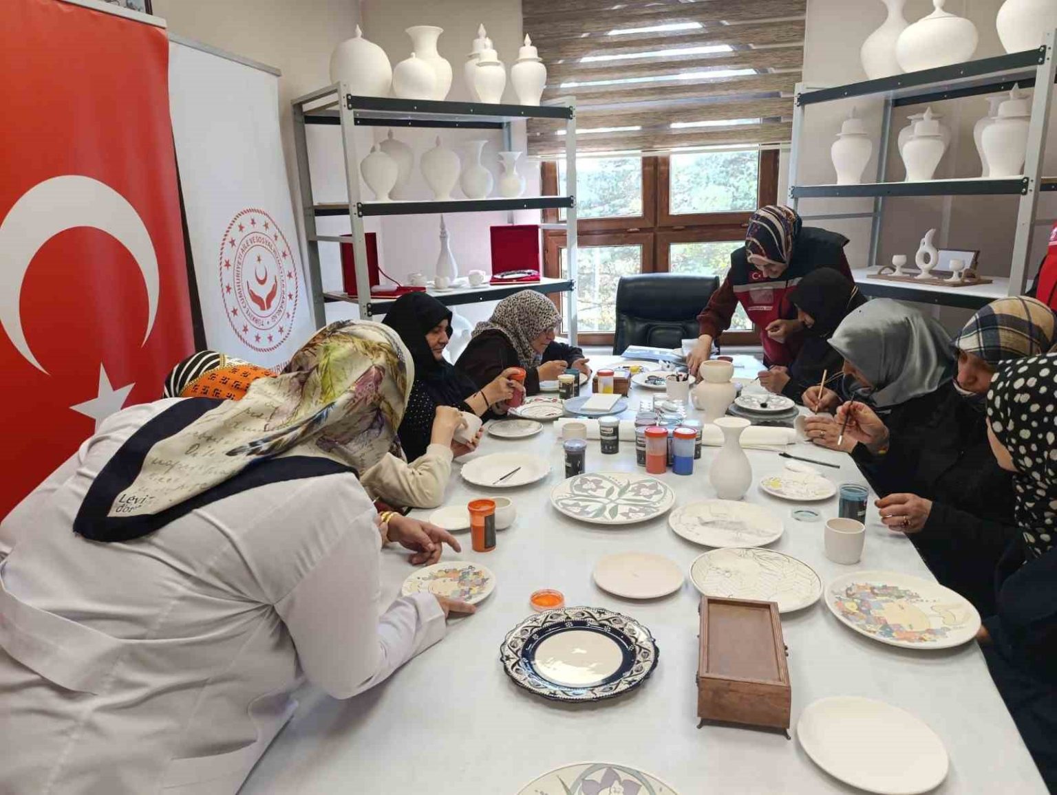 erzurumda-sehit-yakinlarina-sanatla-sifa-cini-tezhip-ve-ebru-kurslari-basladi