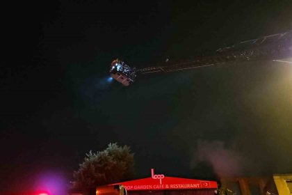 fatihte-metruk-binada-cikan-yangin-kafeye-sicramadan-sonduruldu