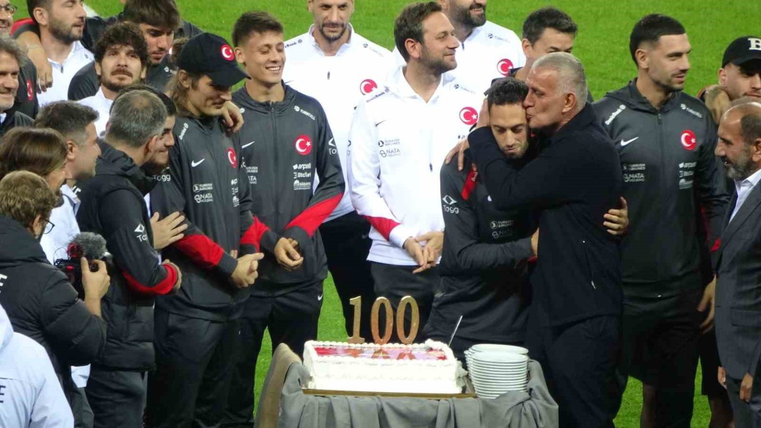 hakan-calhanogluna-100-milli-mac-surprizi