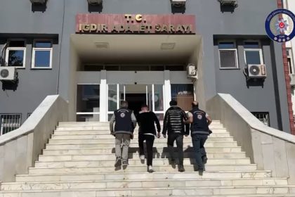 igdirda-kacak-10-afgan-gocmen-ve-gocmenleri-tasiyan-2-kisi-yakalandi