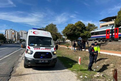 incirliovada-trenin-carptigi-yasli-kadin-agir-yaralandi