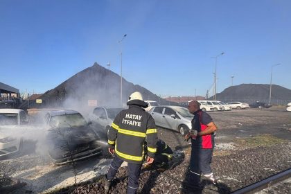 iskenderunda-park-halindeki-otomobil-yandi