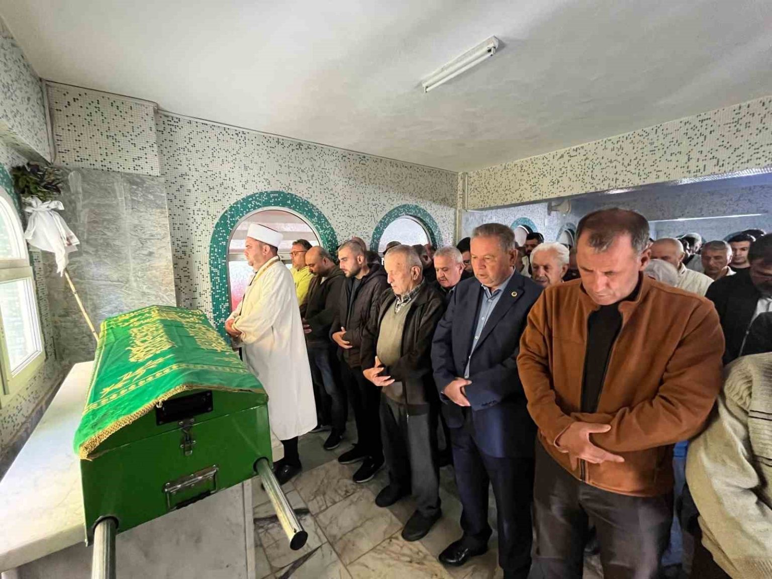 karbonmonoksit-gazindan-zehirlenerek-hayatini-kaybeden-pideci-son-yolculuguna-ugurlandi