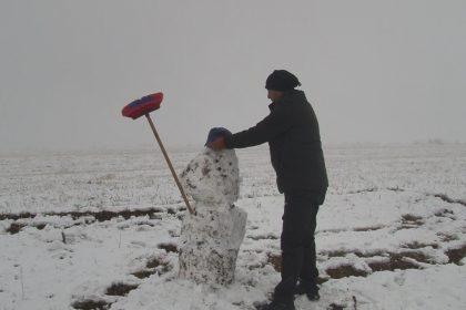 karsa-mevsimin-ilk-kari-yagdi-vatandaslar-kardan-adam-yapti