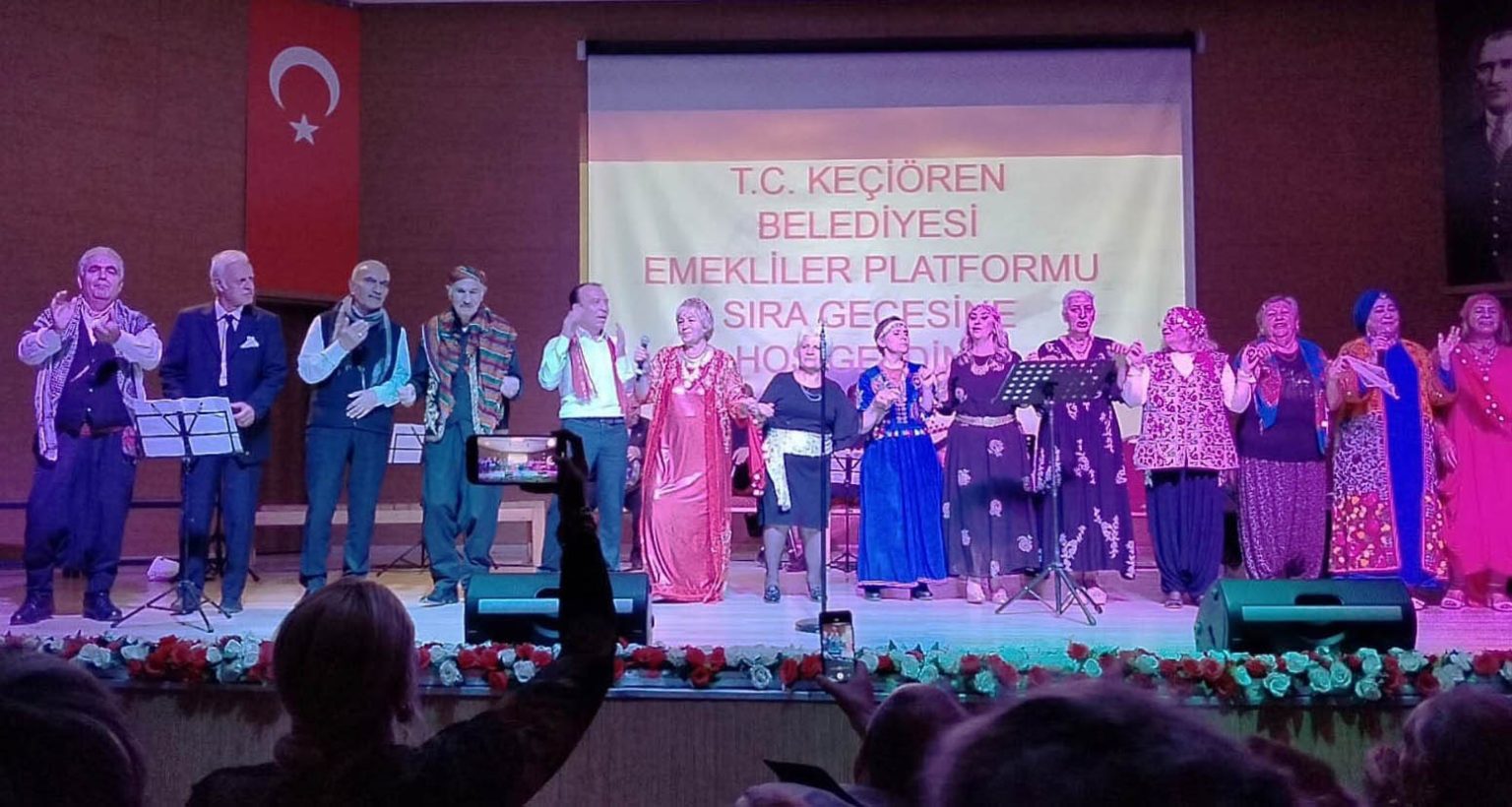 keciorende-emekliler-platformundan-sira-gecesi-coskusu