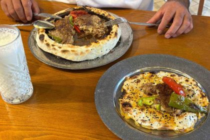 kiremitte-pisen-lavas-kebabi-damak-catlatiyor