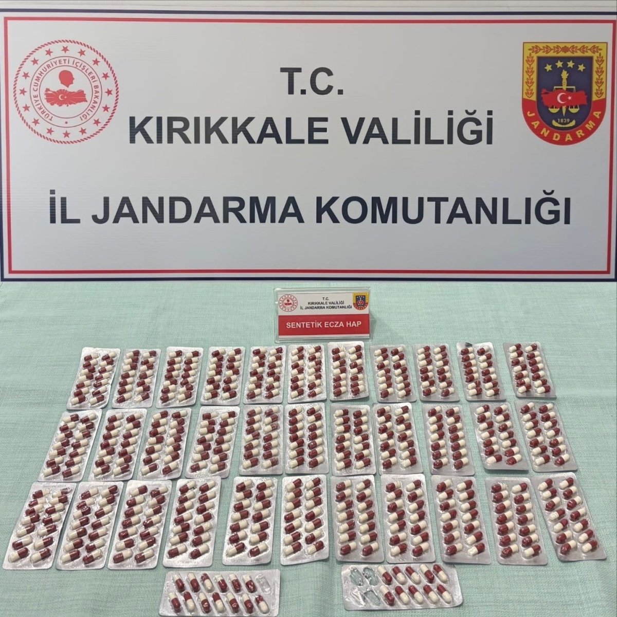 kirikkalede-supheli-sahislarin-uzerinden-uyusturucu-hap-ele-gecirildi