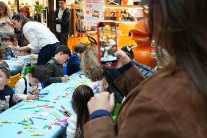 kirmizi-karavanin-ev-sahipligi-yaptigi-cocuk-festivali-gerceklesti