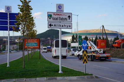kocaeli-stadinin-yeni-isim-tabelalari-monte-edildi