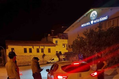 kozanda-modifiye-araclara-ceza-yagdi-16-arac-ve-11-motosiklet-trafikten-men-edildi