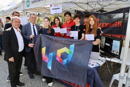 manifestte-30-bin-ogrenci-bilimin-farkli-yonlerini-kesfetti